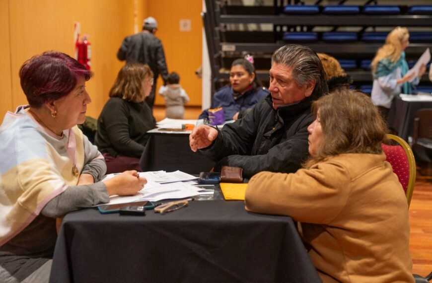 Avanza el relevamiento de familias afectadas en barrio Sismográfica para definir el listado de adjudicaciones