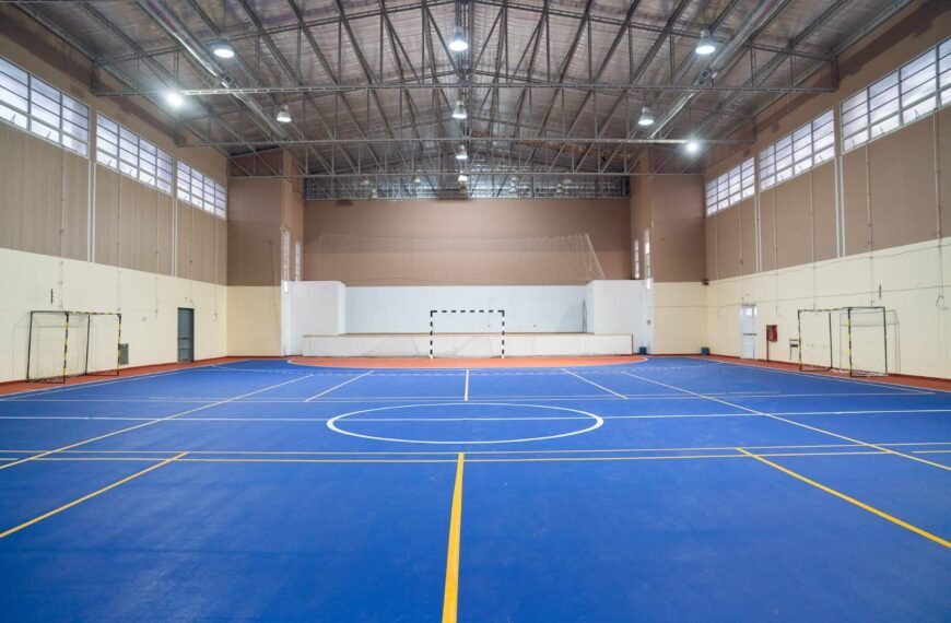 El Municipio avanza con el mantenimiento de gimnasios escolares para potenciar el deporte comunal