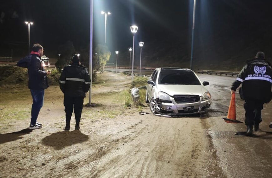 Despistó y chocó contra el guardarraíl frente a Eureka: el conductor resultó ileso