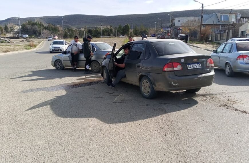 Dos personas fueron trasladadas al hospital tras un choque en avenida Polonia