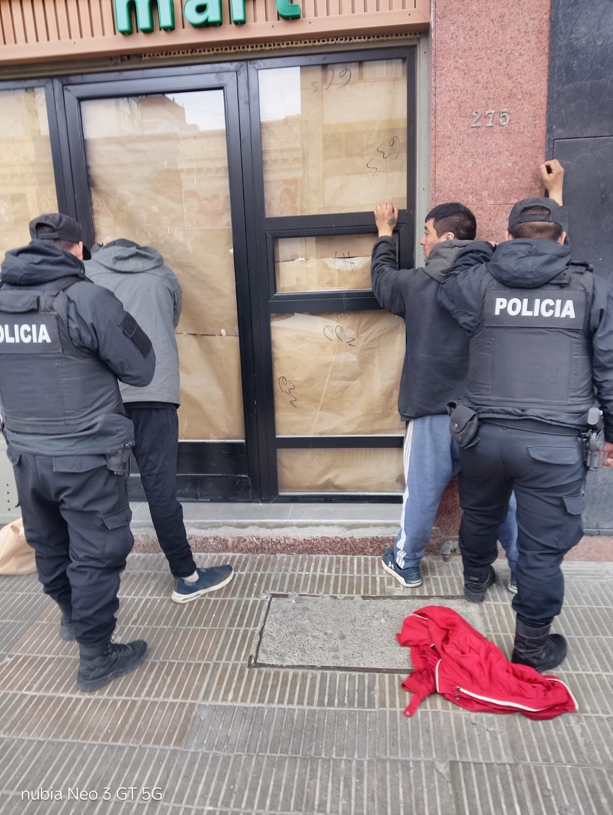 Dos hombres fueron aprehendidos tras un hurto en una farmacia
