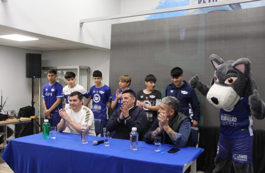 Jorge Newbery presentó su nueva indumentaria para el Torneo Regional Amateur