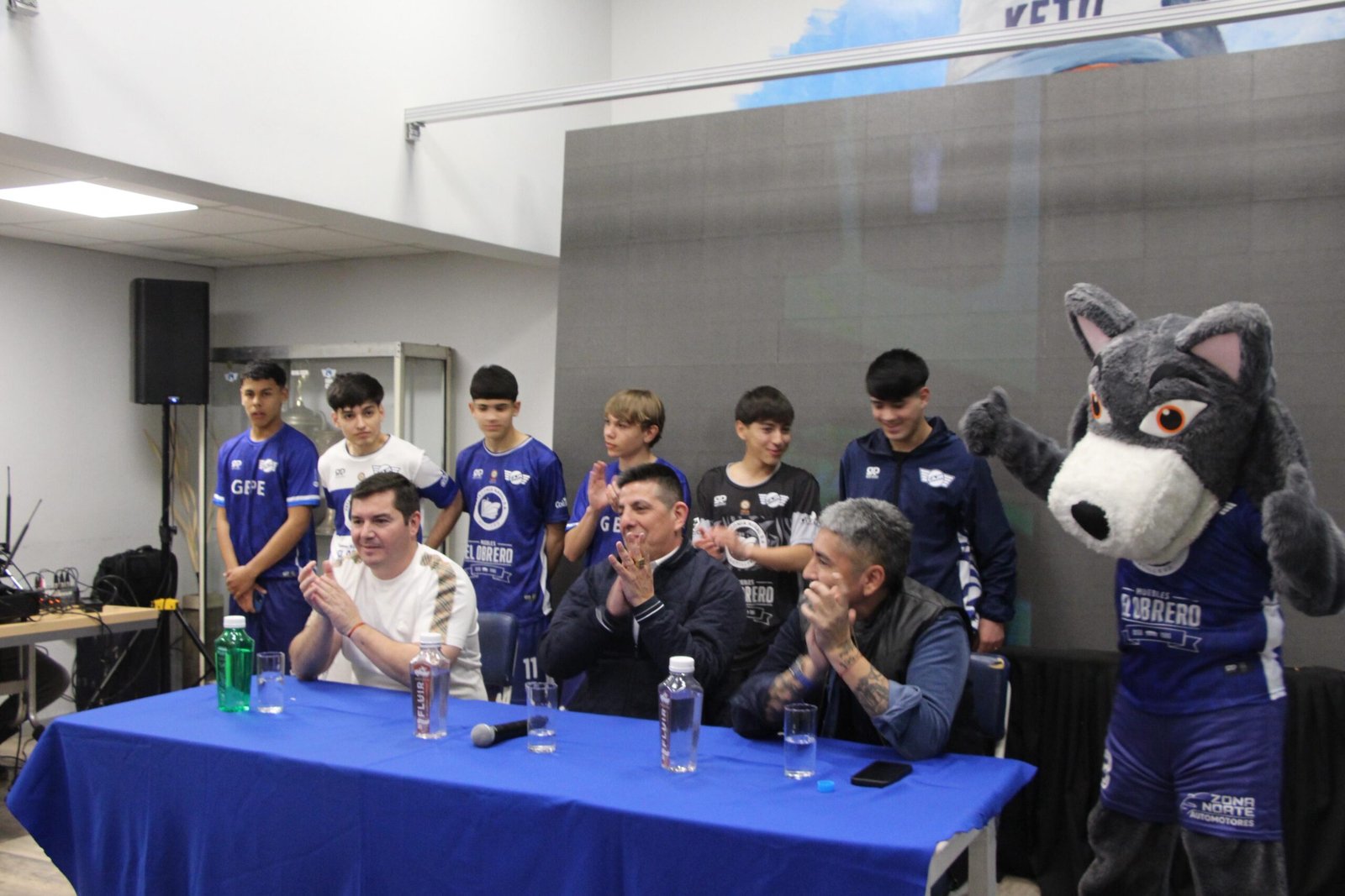 Jorge Newbery presentó su nueva indumentaria para el Torneo Regional Amateur