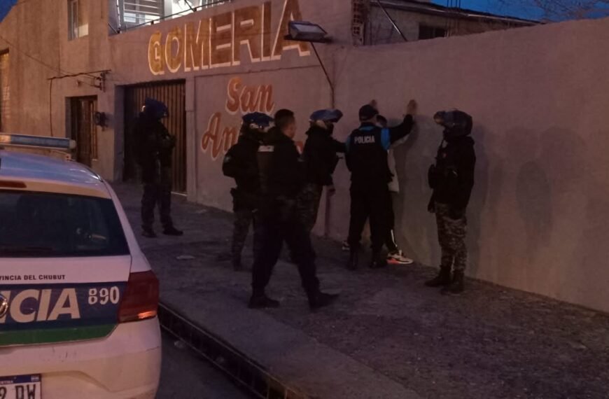Aprehendieron a un hombre tras ingresar al patio&hellip;