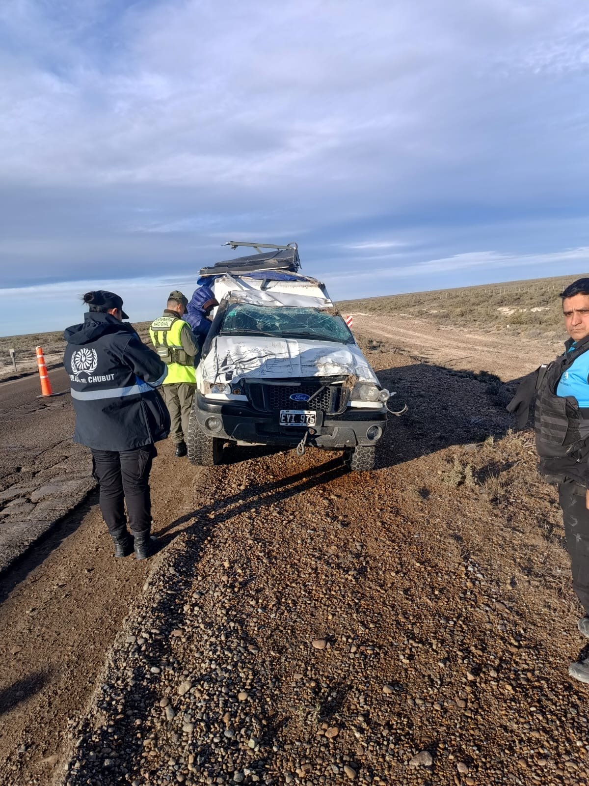 Volcó una Ford Ranger en la Ruta Nacional N° 3 y su conductor salió ileso