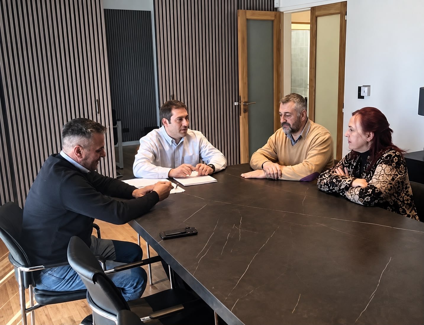 Luque recibió a referentes de Intercargo y advirtió que el cierre en el aeropuerto de Comodoro pone en riesgo servicios clave para toda la región