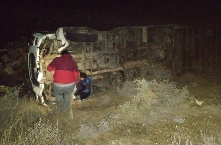 Se quedó dormido y volcó con su camión sobre la Ruta Nacional 3