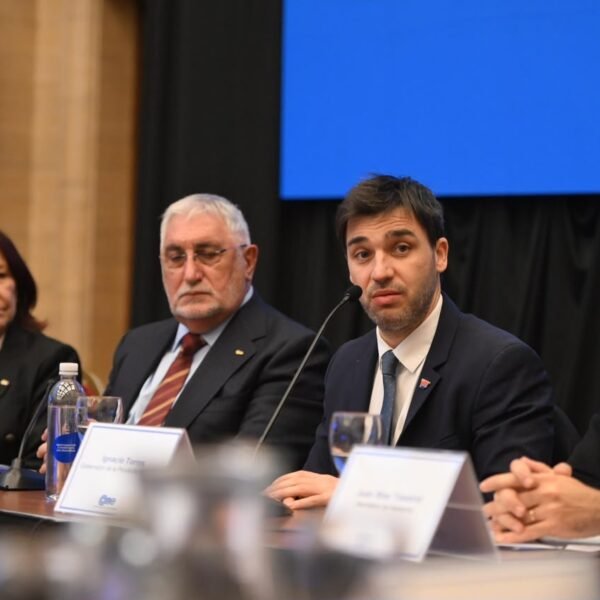 Torres firmó un acuerdo con CAME para capacitar a emprendedores y fortalecer el sector productivo de Chubut