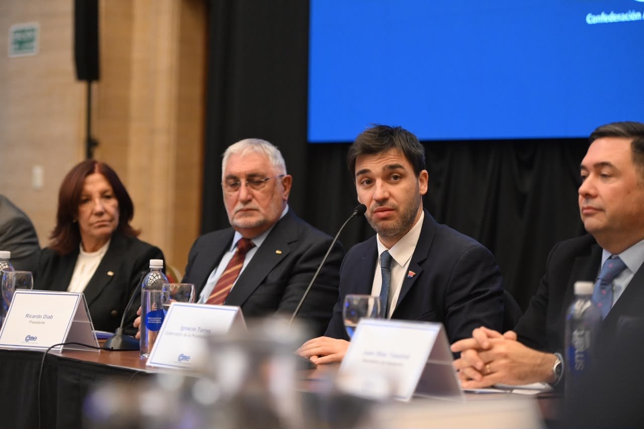 Torres firmó un acuerdo con CAME para capacitar a emprendedores y fortalecer el sector productivo de Chubut