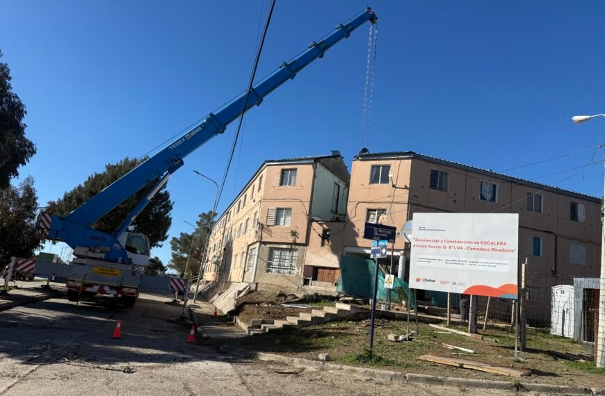 Tras 30 meses de espera, comenzó la obra en la escalera 8 del barrio LU4