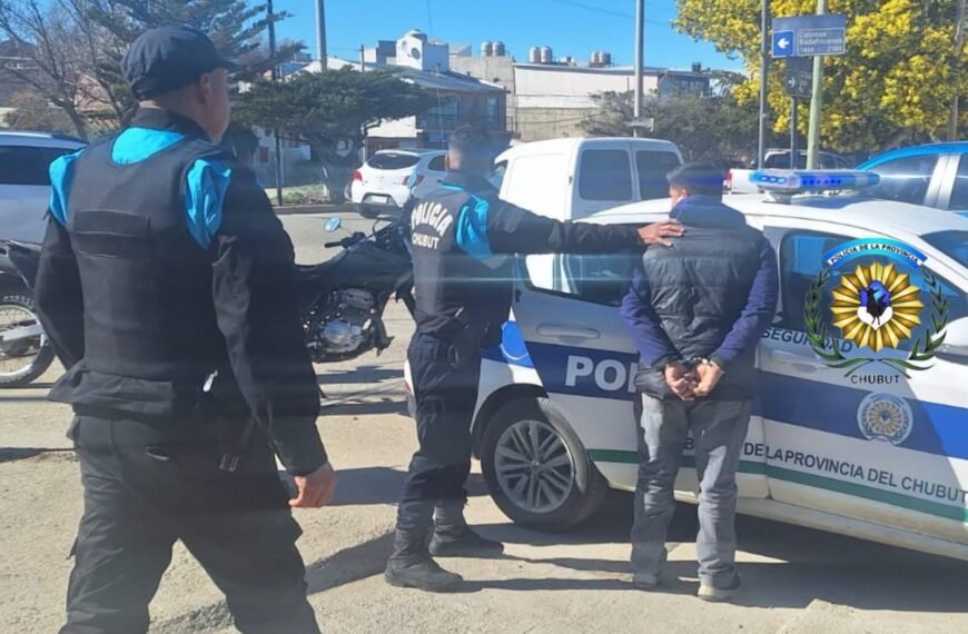 Lo sorprendieron dentro de un patio y lo retuvieron hasta que llegó la Policía