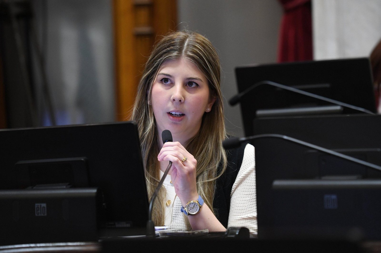​La senadora Andrea Cristina impulsó el tratamiento de proyectos para proteger a niños, niñas y adolescentes en el Senado de la Nación