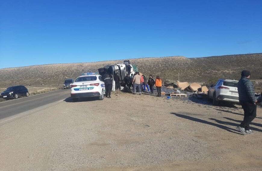 Volcó un camión sobre la Ruta Nacional N°&hellip;