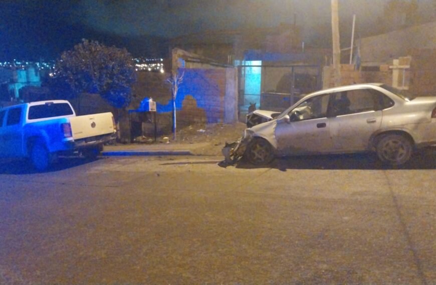 Chocó una camioneta estacionada en barrio San Martín…