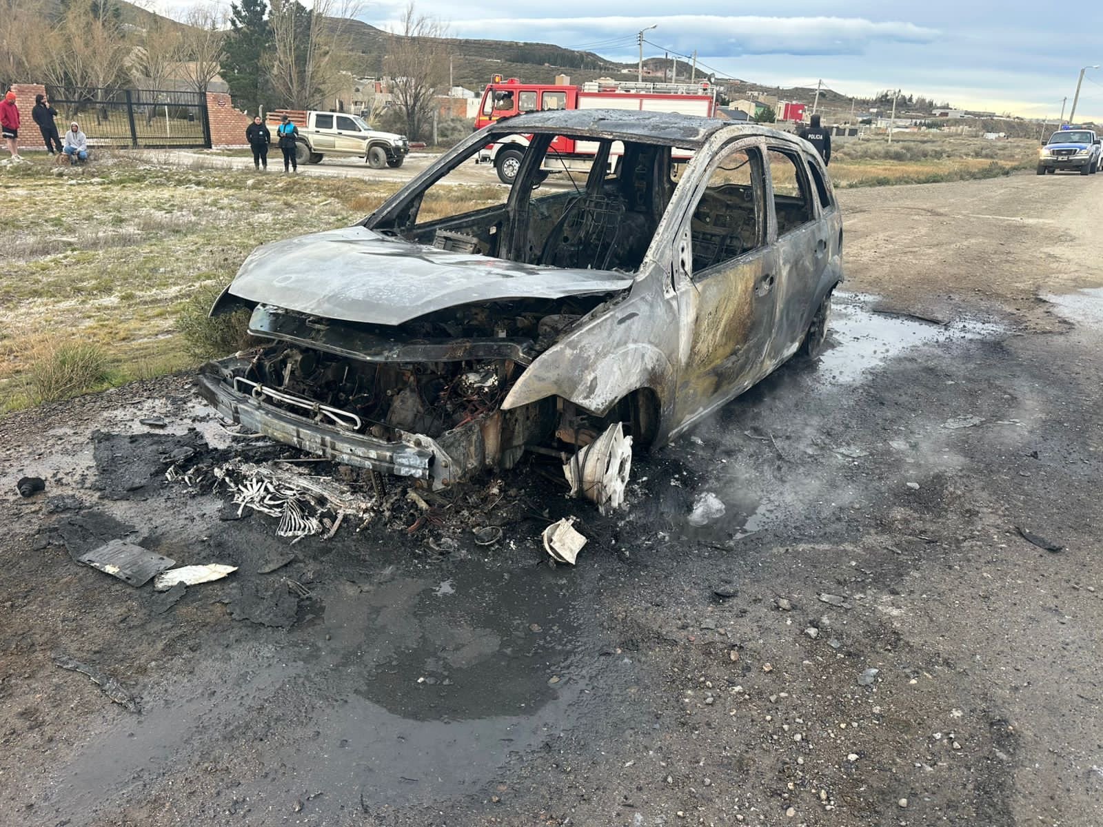 Se incendió un auto en plena Ruta 26 y el conductor logró detenerlo a tiempo