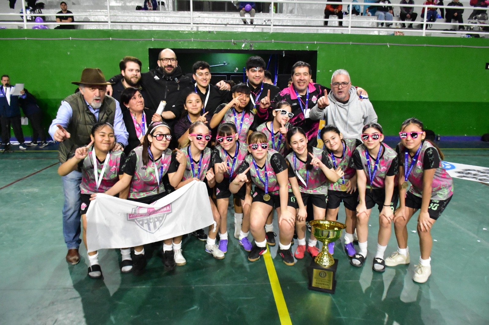Abrazo de Gol y Juventus Futsal, campeonas nacionales