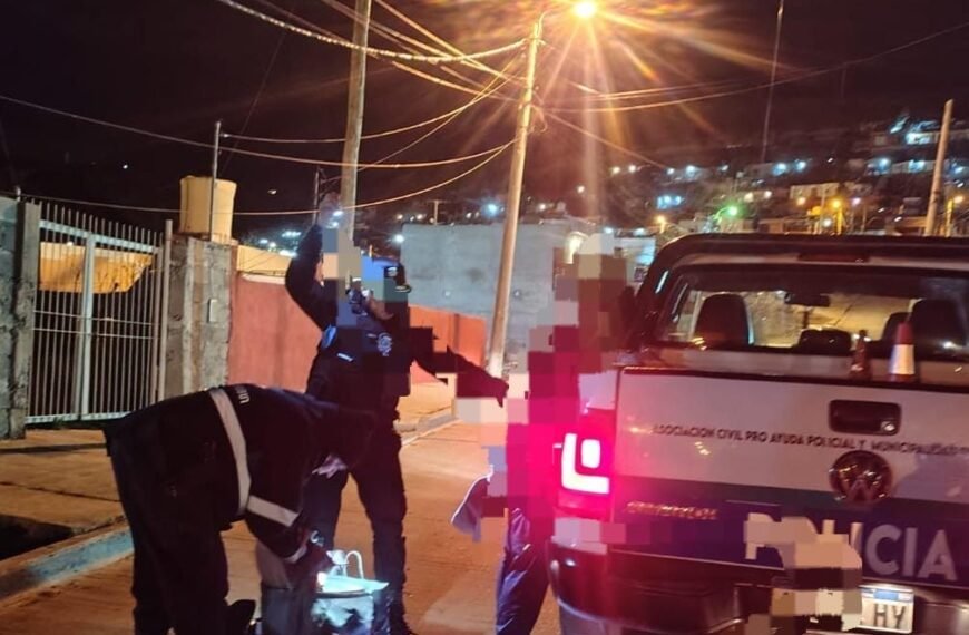 Lo sorprendieron con varias bolsas, intentó esconderse y&hellip;