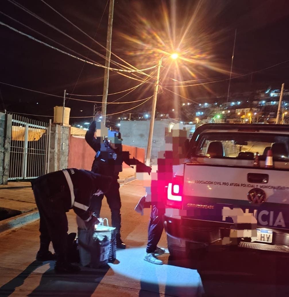 Lo sorprendieron con varias bolsas, intentó esconderse y terminó demorado