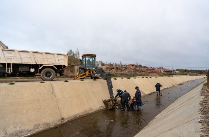 Se intensifican los trabajos de mantenimiento de pluviales ante el alerta por fuertes lluvias