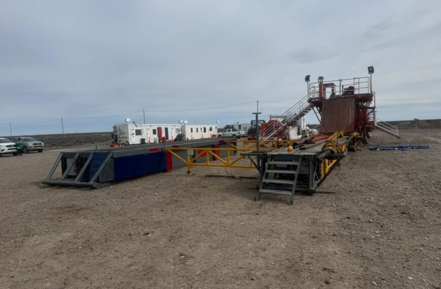 Camioneros que prestan servicio en yacimiento PECOM en&hellip;