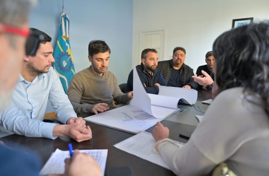 Torres firmó el decreto que destina lotes con…