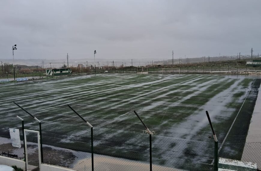 La lluvia obligó a suspender el partido entre&hellip;