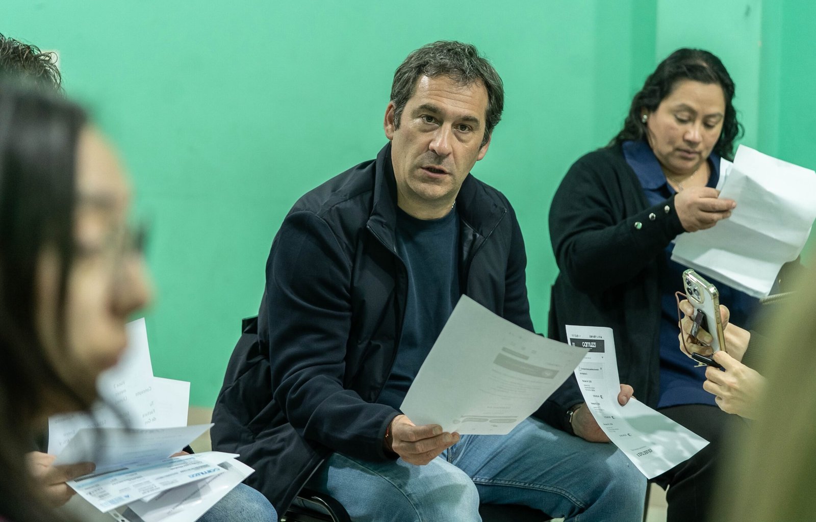 Luque se reunió con vecinos por los aumentos en las facturas de gas: “La gente está eligiendo entre comer o pagar los servicios”