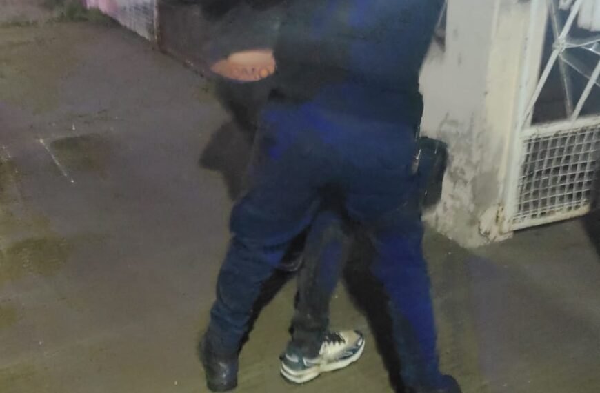 Tres personas fueron aprehendidas tras intentar robar elementos&hellip;