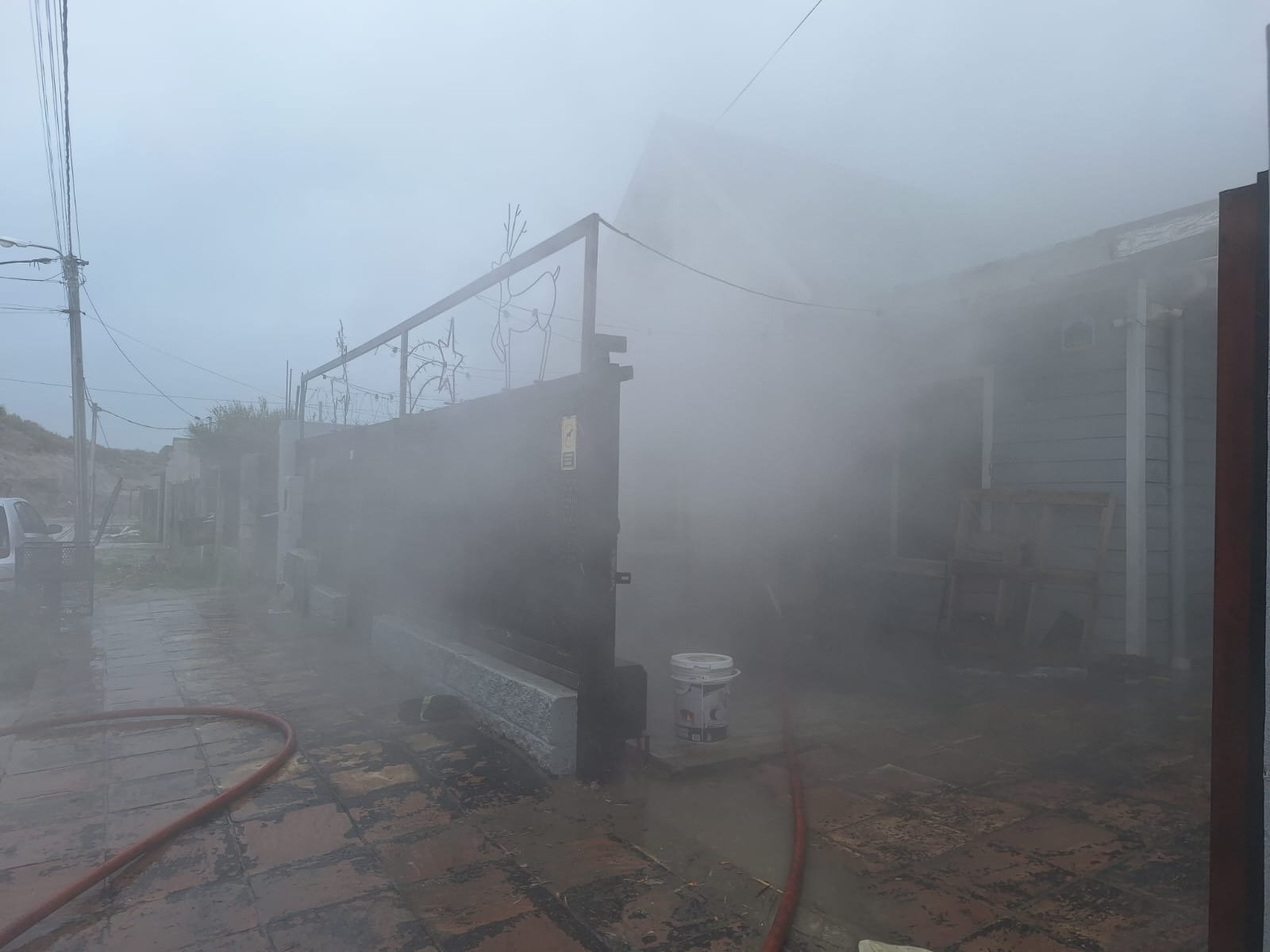 Una explosión en la cocina desató un incendio en una vivienda de Km 8