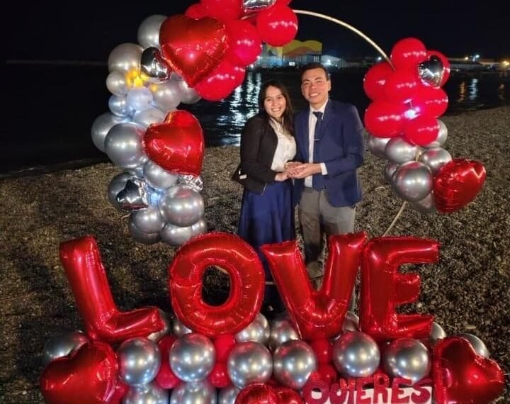 Le propuso matrimonio frente al mar y convirtió la costanera en escenario de una noche inolvidable