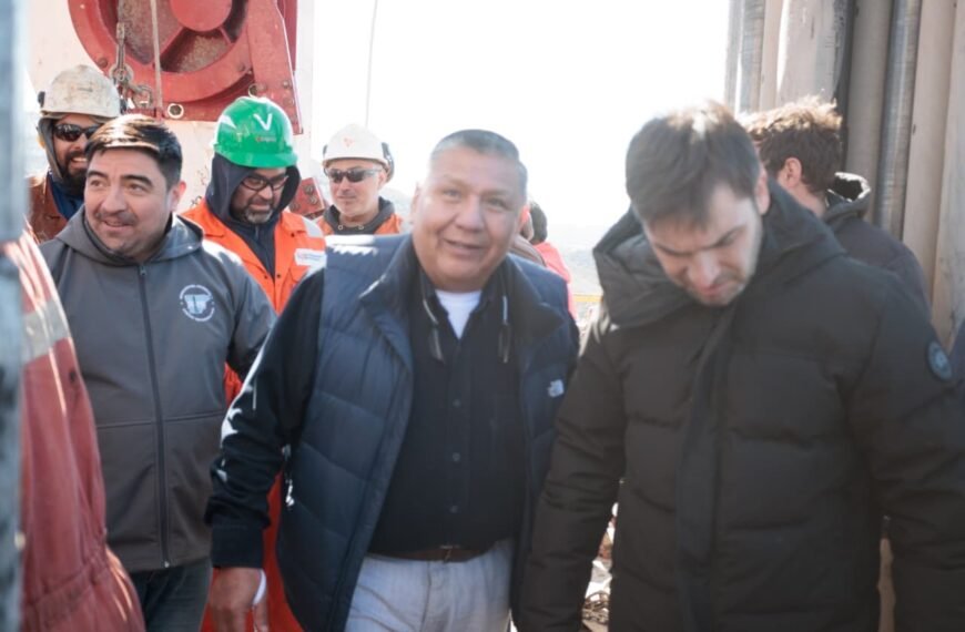 “Le dejamos 100 años más de Petróleo a Comodoro”: Ávila encabezó junto al Gobernador la recorrida donde se reactivó la Perforación en ‘El Tordillo’