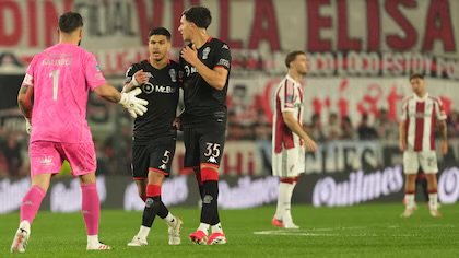 Huracán golpeó en los momentos justos y venció a River