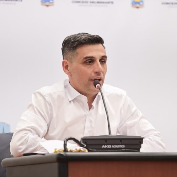 Gómez cruzó a todos y disparó: “¿Qué hicieron con Comodoro durante los años de vacas gordas?”