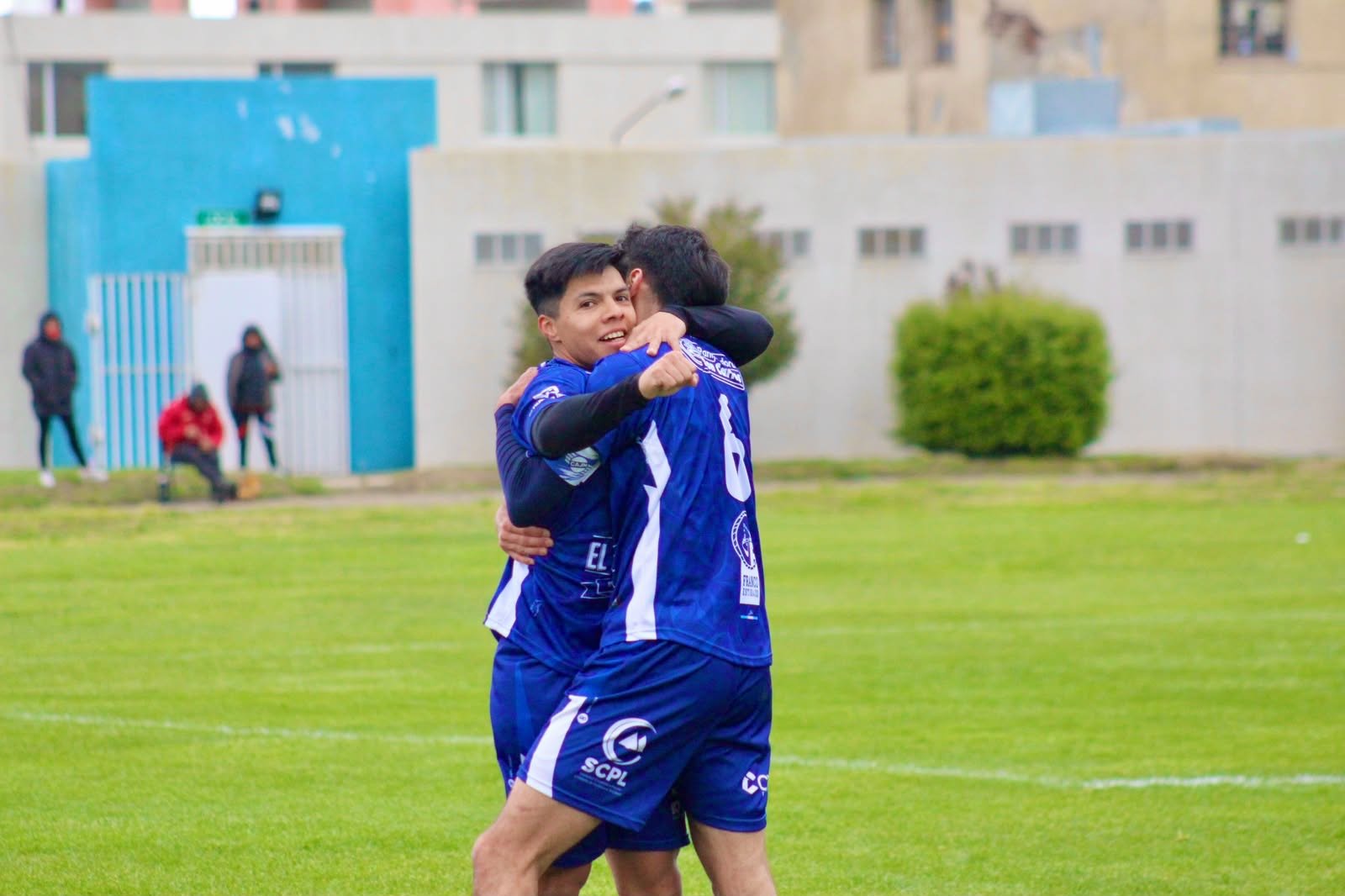 Jorge Newbery volvió a vencer a Huracán y se quedó con el clásico