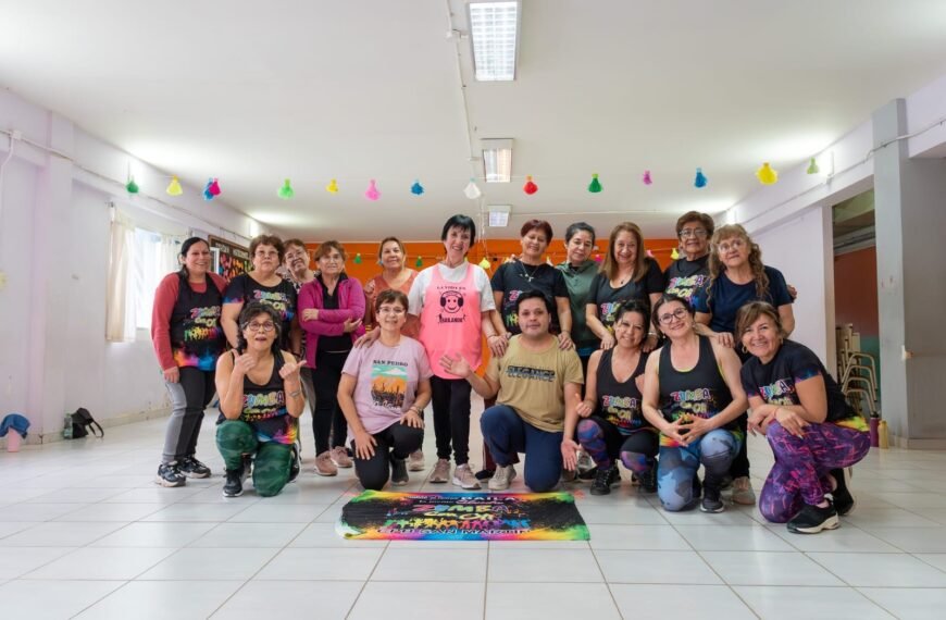 Zumba, una actividad recreativa que impulsa a las mujeres en el barrio San Martín