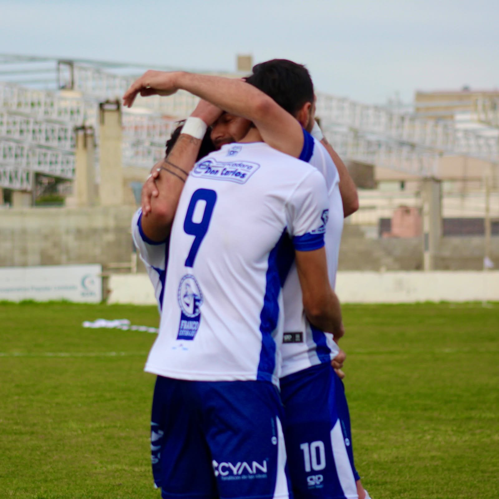 Newbery volvió a rugir: remontó ante la CAI y quedó solo en la cima