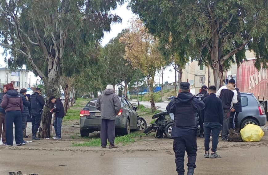 Choque entre dos vehículos en avenida Chile: uno de los conductores fue infraccionado