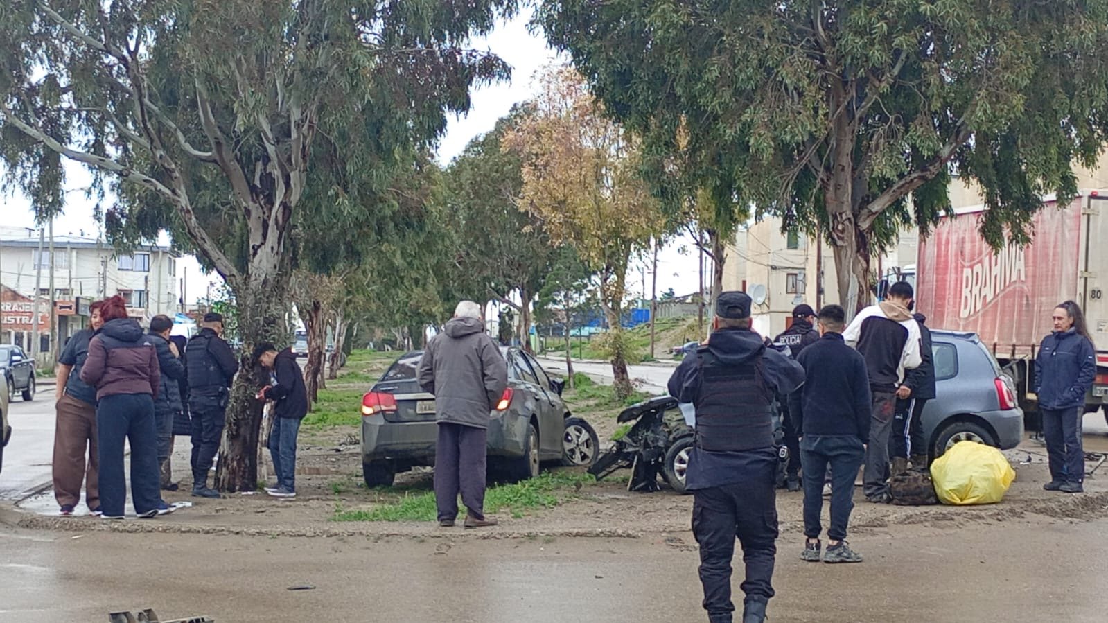 Choque entre dos vehículos en avenida Chile: uno de los conductores fue infraccionado