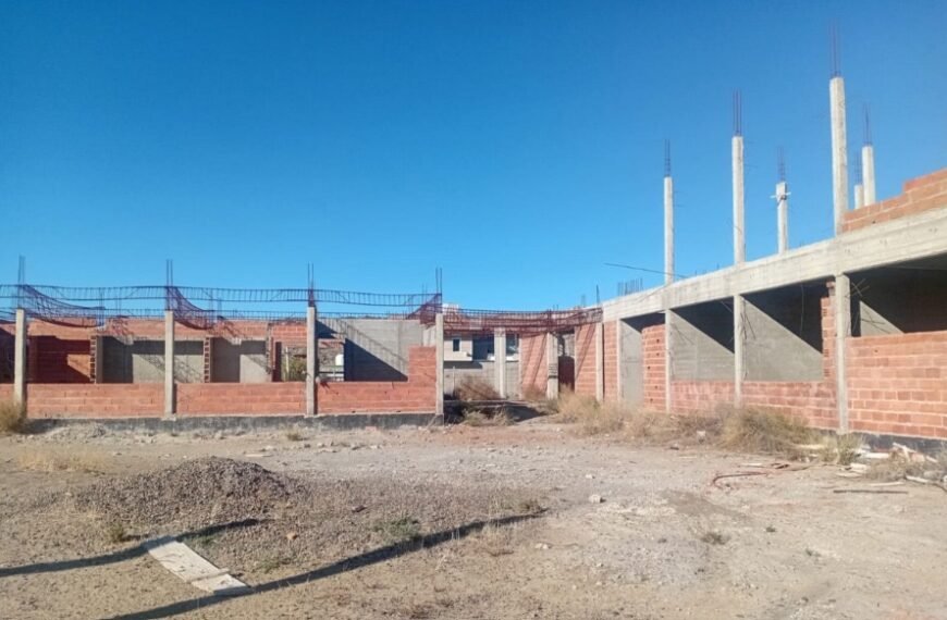 Reactivan la obra de la Escuela 7717 del barrio Stella Maris