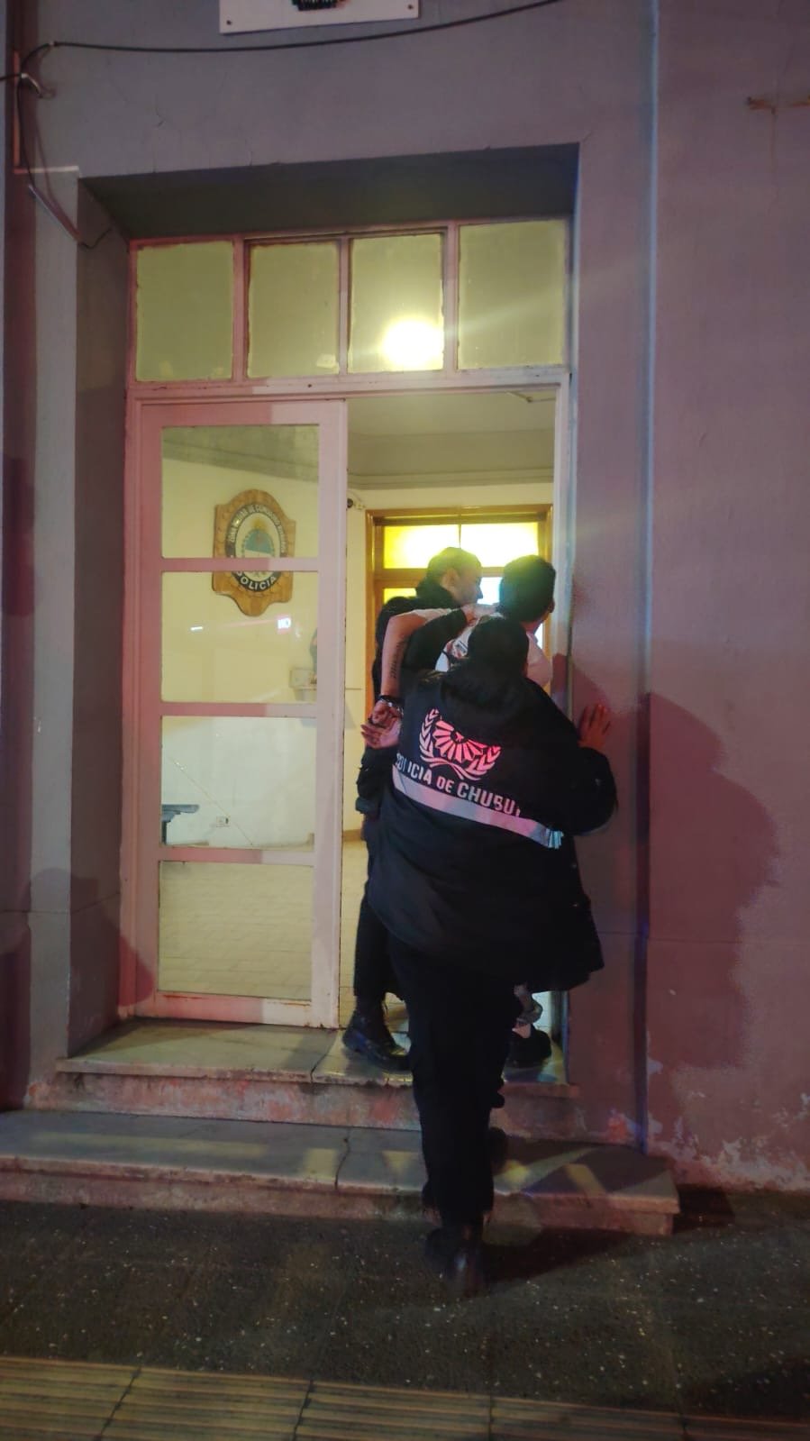 Terminó demorado tras causar disturbios e intentar volver a ingresar a un boliche