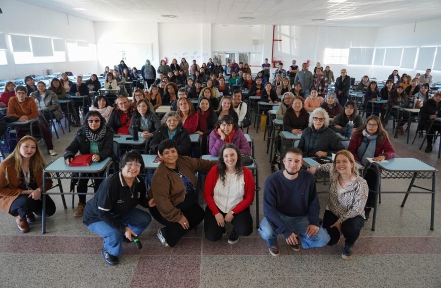 Más de 80 cuidadores domiciliarios se capacitaron en herramientas para favorecer la autonomía de personas con Alzheimer
