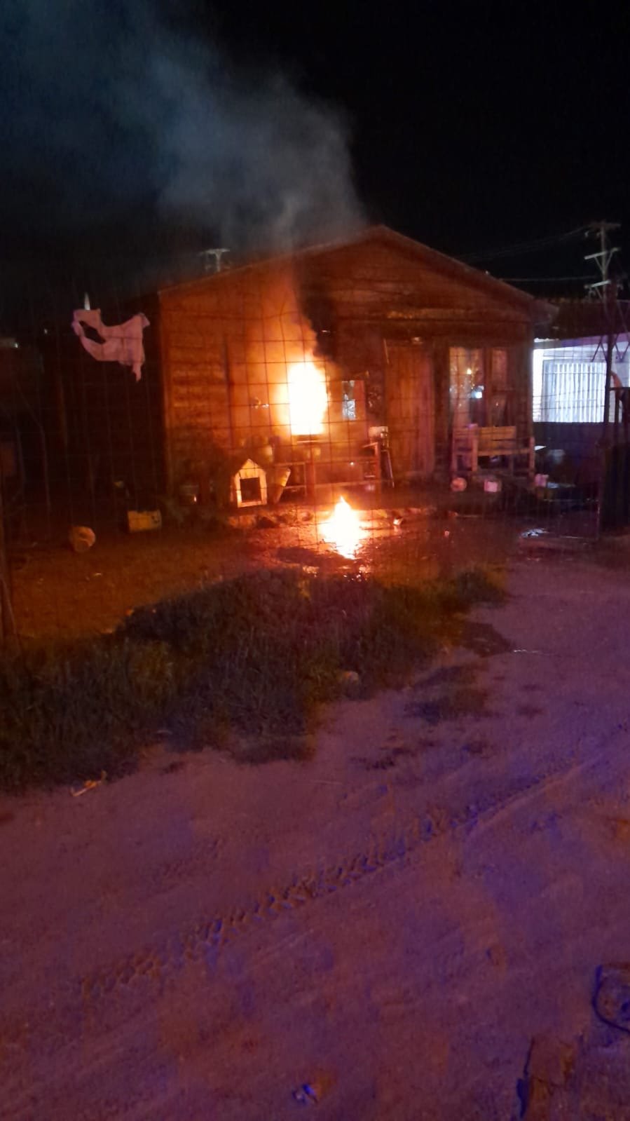 Incendiaron intencionalmente una vivienda en Km 8 y buscan a los responsables