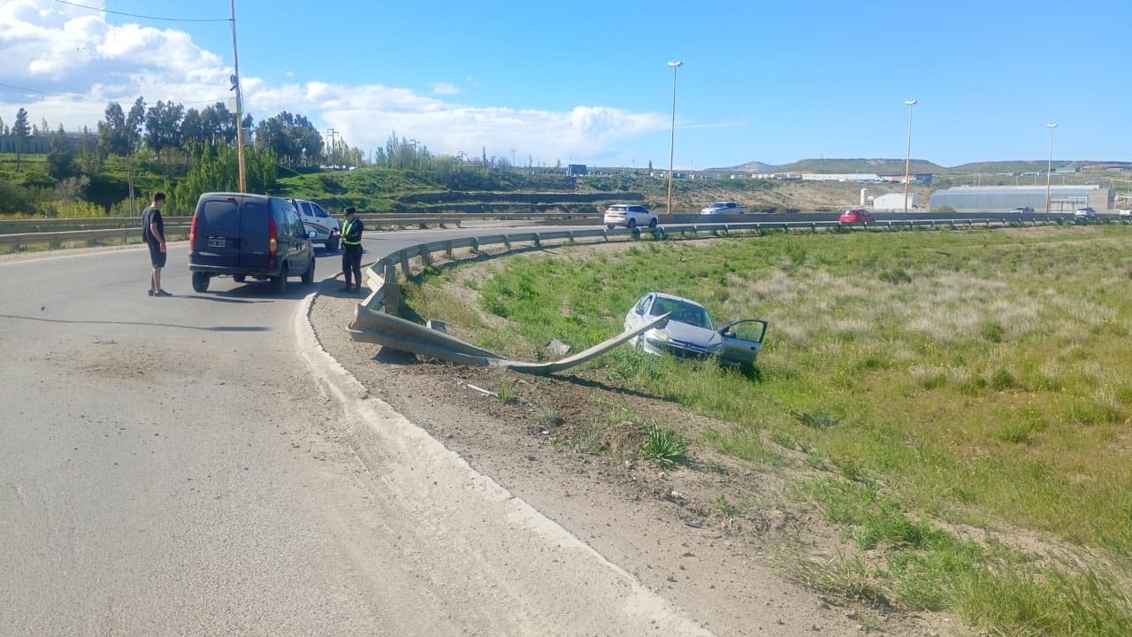 Choque en la rotonda de las rutas 3 y 26: uno de los conductores circulaba sin seguro vigente