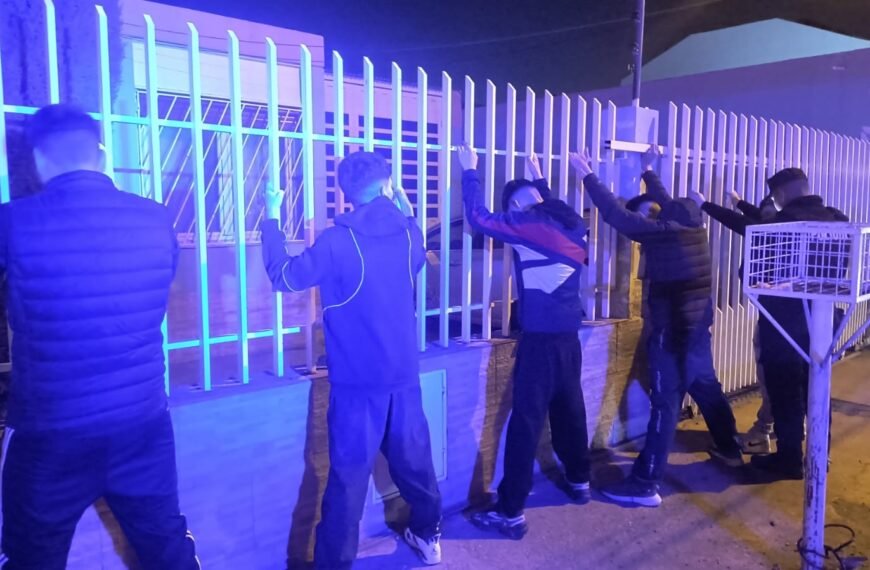 Pelea entre estudiantes en el barrio Pueyrredón: secuestraron un revólver calibre 22 y un cuchillo