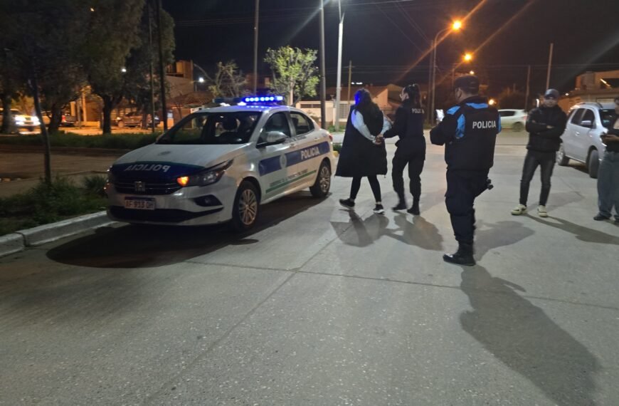 Dos detenidos tras agredir a un policía y&hellip;