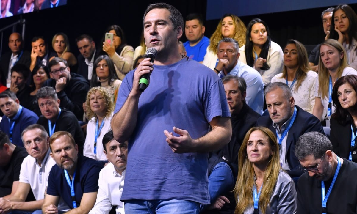 Luque cuestionó la educación financiera como respuesta al endeudamiento: “La gente se endeuda para comer”