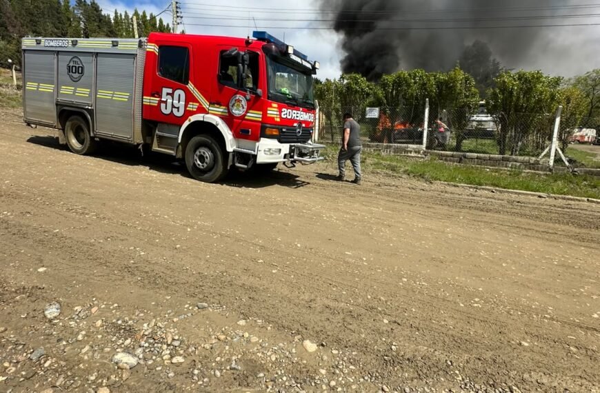 Un vehículo sufrió pérdidas totales tras incendiarse en&hellip;