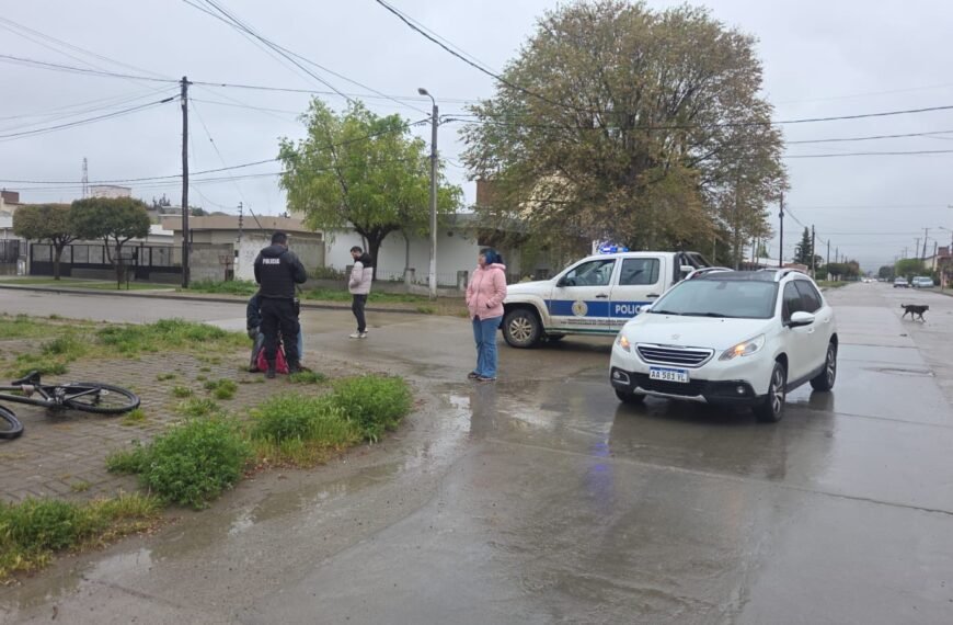Un ciclista de 73 años fue hospitalizado tras un choque con una camioneta en Comodoro
