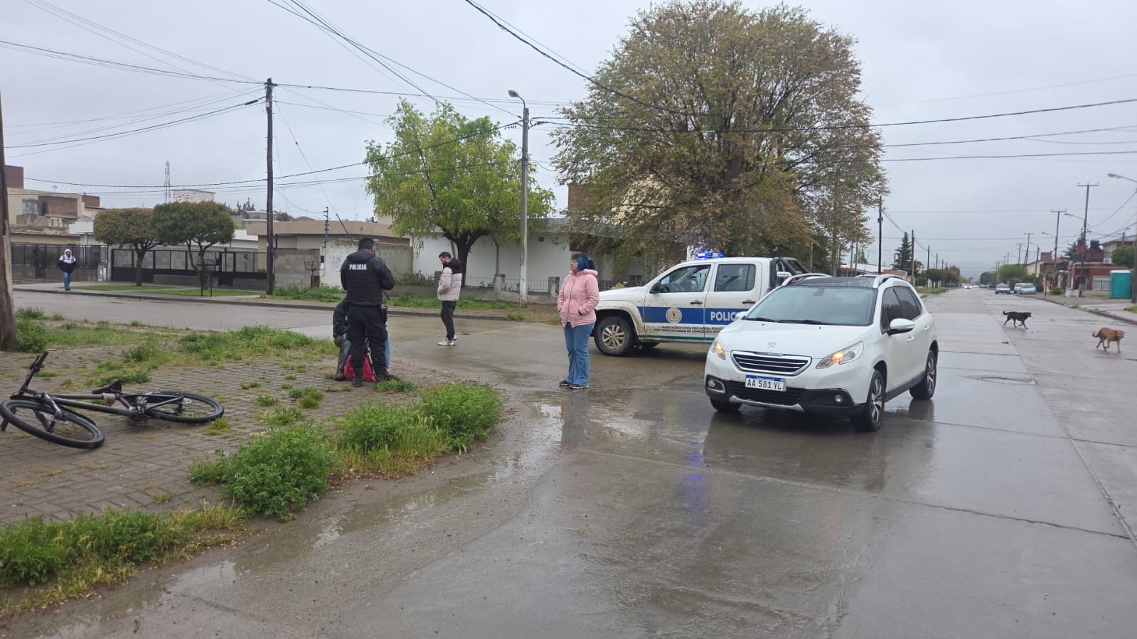 Un ciclista de 73 años fue hospitalizado tras un choque con una camioneta en Comodoro