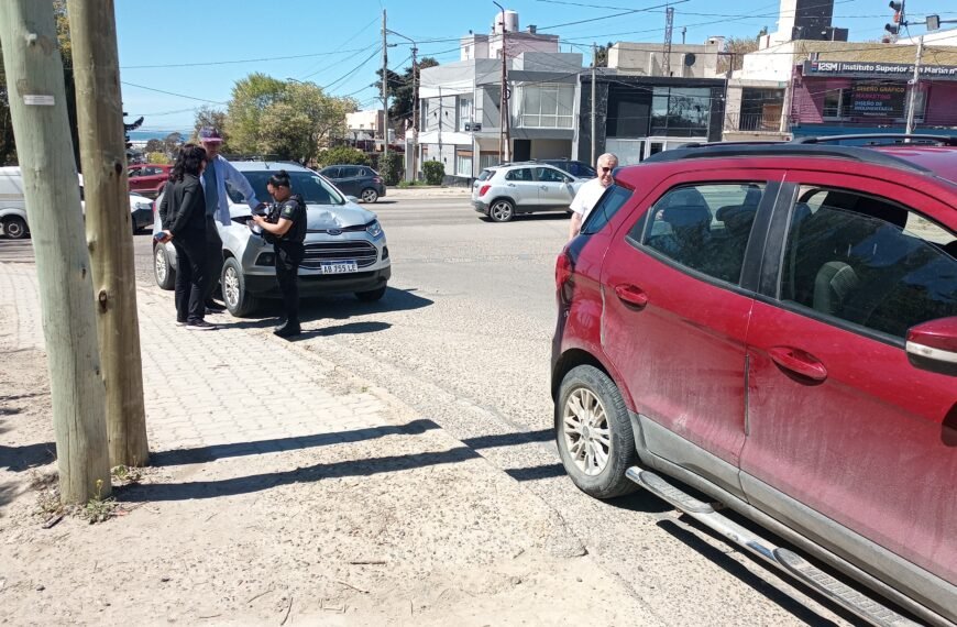 Dos Ford EcoSport chocaron en la intersección de&hellip;